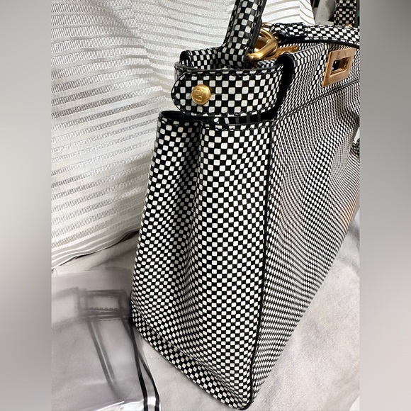 🛍️Fendi Peekaboo vintage never used limited edition absolutely fabulous - Picture 8 of 12